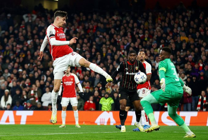Arsenal vào vòng 1/8 Champions League, Sevilla khó kiếm vé đi Europa