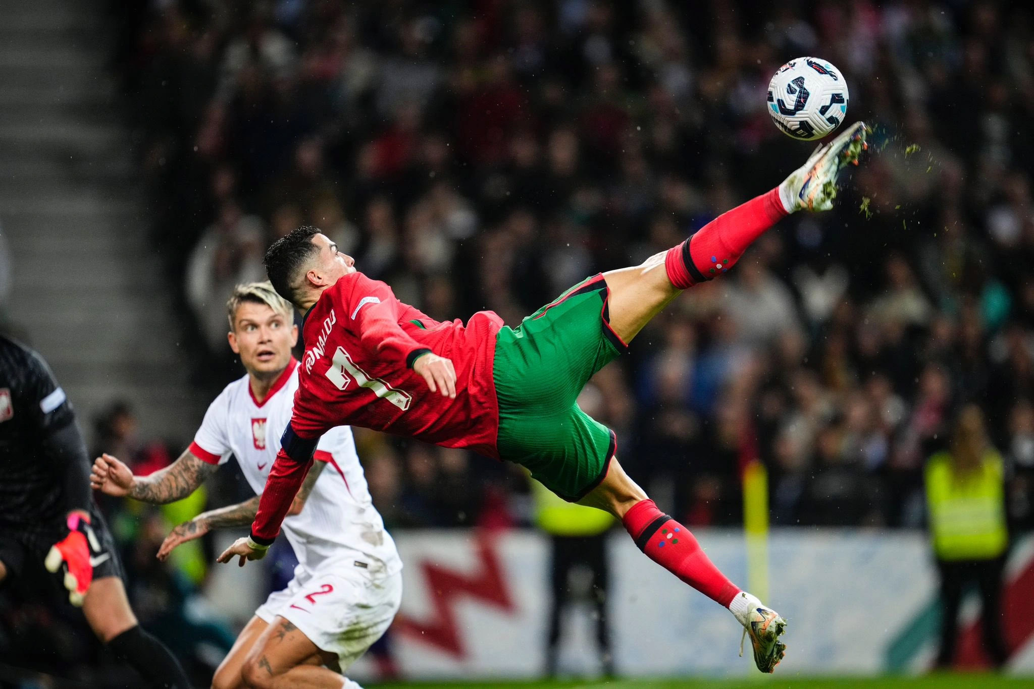 Ronaldo gây sửng sốt