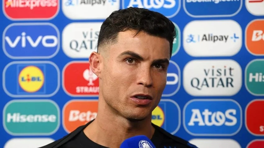 Ronaldo nói gì sau khi bật khóc vì đá hỏng phạt đền?