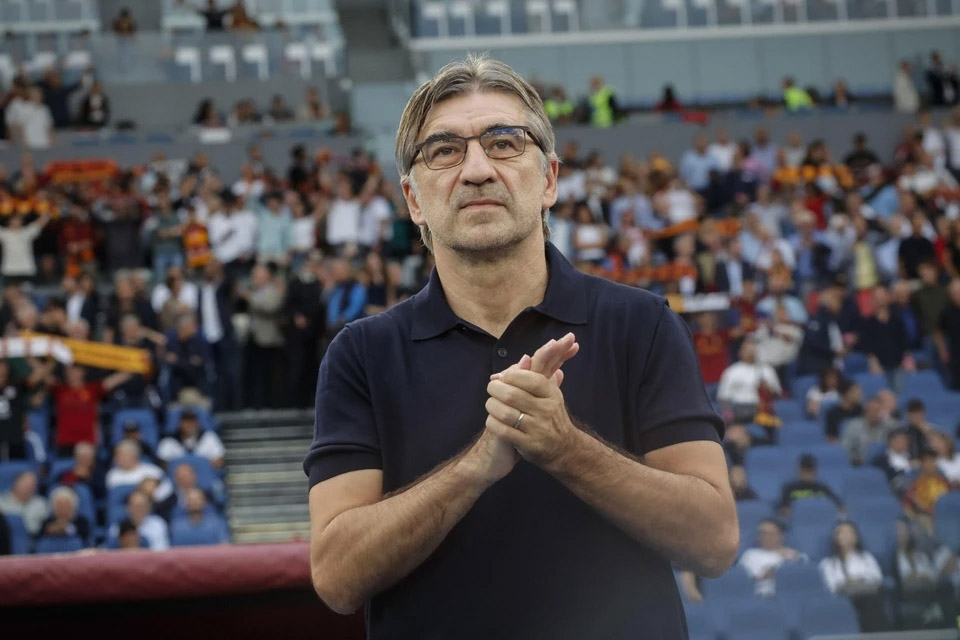 AS Roma thay tướng đổi vận